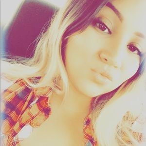 Meet your Posher, Corina